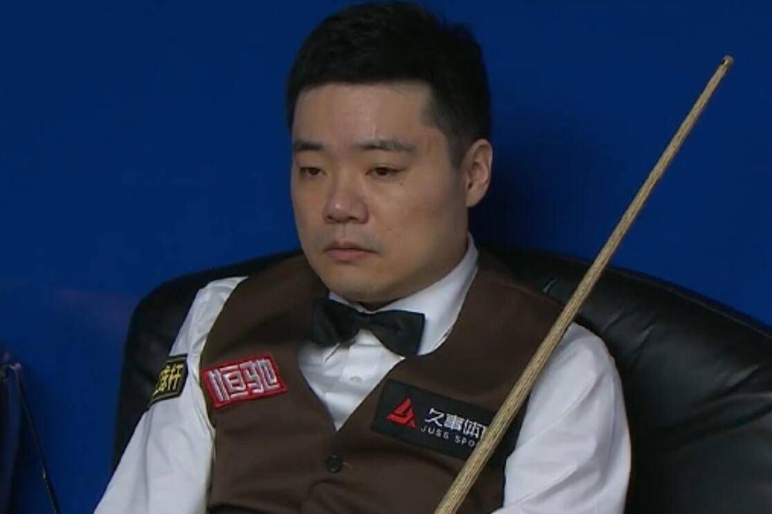 叶辰自然看出这些人几家欢喜几家愁的众生嘴脸，不过他也懒得理会，对万龙殿将士吩咐道：你们把这帮人里先上来的那一半，全部赶下山去，让他们各回各家、各找各妈。